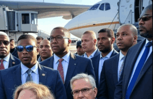 Texas Redistricting Standoff News: Democrats Flee as Tensions Rise Alt text: Image of Texas redistricting standoff news, showing Democrats fleeing on a plane.